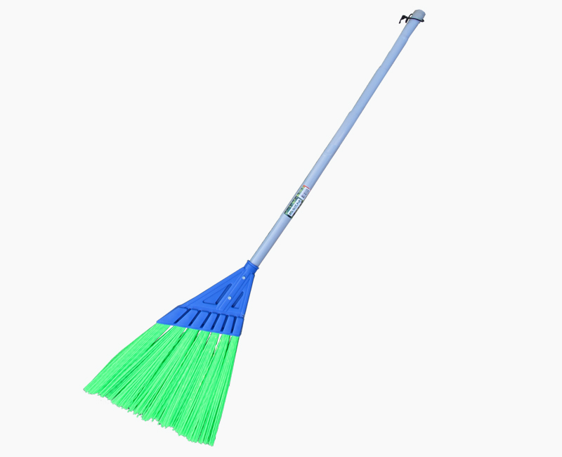 Plastikust tänavaluud varrega, roheline